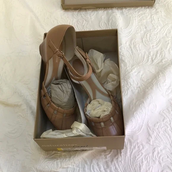 Naturalizer Tan Leather Heels - Picture 7 of 8